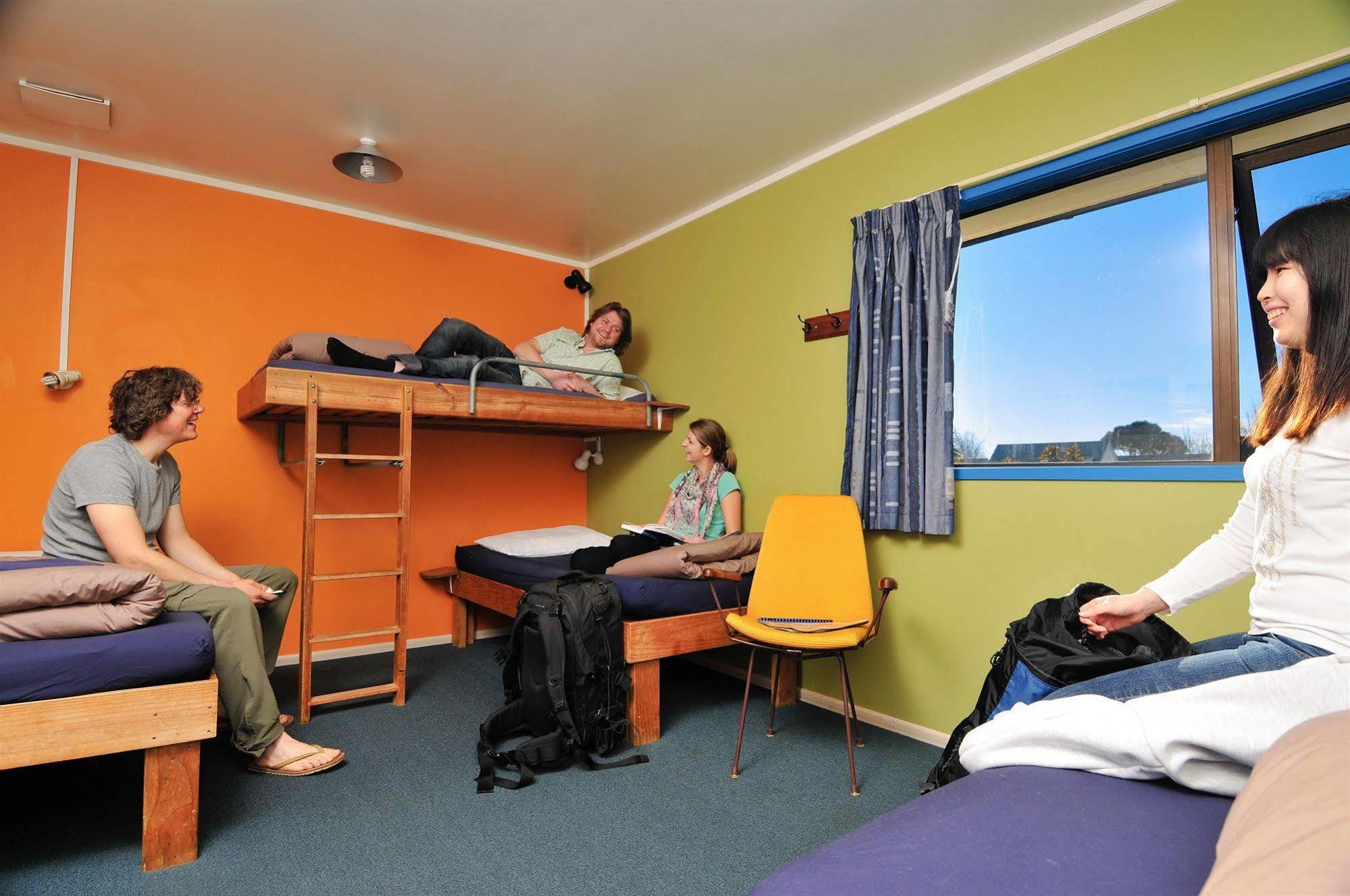 Хостел Tasman Bay Backpackers Нельсон Екстер'єр фото